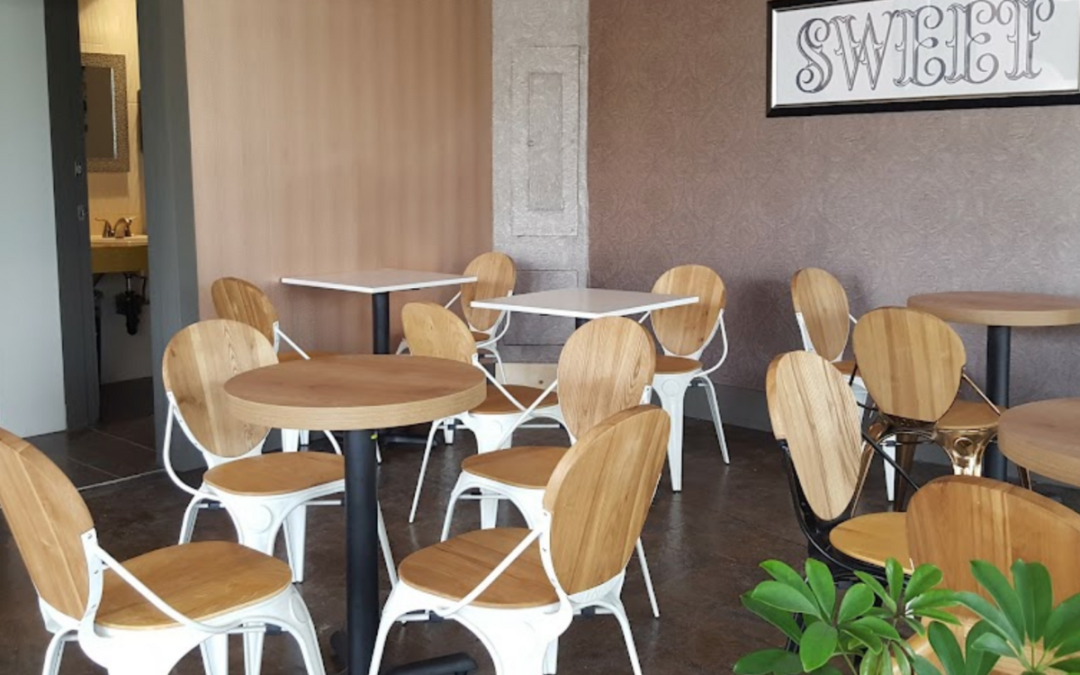 Metal Restaurant Chairs: Combining Style and Durability for Your Dining Space